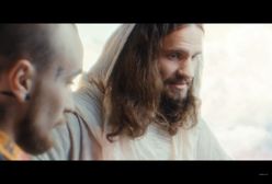 Bober rozmawia z Jezusem. Raper powraca z abstrakcyjnym klipem
