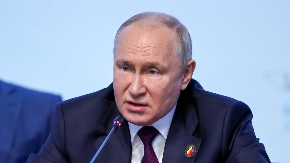 epa10773009 A handout photo made available by TASS Host Photo Agency shows Russian President Vladimir Putin addressing a plenary session during the Second Summit 'Russia-Africa' Economic and Humanitarian Forum in St.Petersburg, Russia, 28 July 2023. The Second Summit Economic and Humanitarian Forum 'Russia-Africa' takes place from 27 July to 28 at the Expoforum congress-exhibition center in St.Petersburg.  EPA/MIKHAIL TERESCHENKO / TASS HOST PHOTO AGENCY/ HANDOUT --MANDATORY CREDIT-- HANDOUT EDITORIAL USE ONLY/NO SALES 
Dostawca: PAP/EPA.
MIKHAIL TERESCHENKO / TASS HOST PHOTO AGENCY/ HANDOUT
