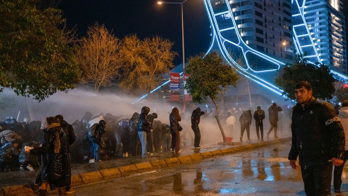IZMIR, TURKEY - 2025/03/20: Police teams are seen spraying water cannons at the protesters in support of Ekrem Imamoglu during the demonstration. Protesters gathered to support Ekrem mamolu and denounce his detention. They attempted to march to the provincial headquarters of the AK Party but police intervened with tear gas and water cannons. mamolu, the Republican People's Party (CHP) mayor of Istanbul, was detained along with dozens of his aides and party members on charges of corruption and leading a criminal organization. Calling the arrest a political conspiracy and an attack on democracy, the opposition has staged protests in cities across Turkey. (Photo by Murat Kocabas/SOPA Images/LightRocket via Getty Images)