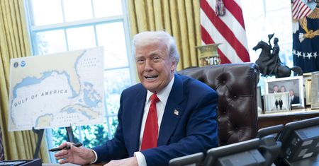 Trump zmienia zdanie ws. ceł i znów uderza w Chiny. Eksperci bezlitośni