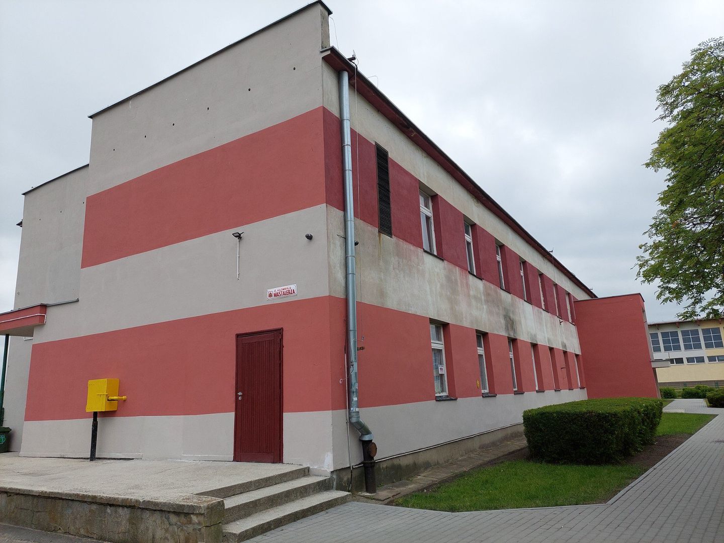 Żłobek na Rządzu w Grudziądzu od lat czeka na remont. Władze miasta próbują pozyskiwać na ten cel środki zewnętrzne. Jak dotąd bezskutecznie. Tymczasem znalazły się pieniądze na budowę parkingu na tym osiedlu