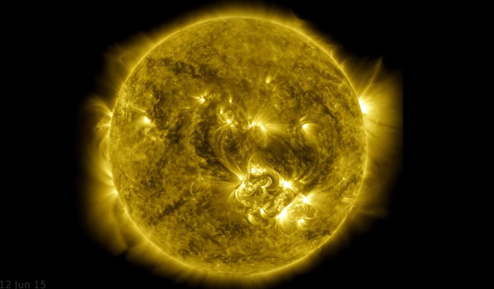 Astronomowie pokazali, jak zmienia się Słońce w ciągu dekady