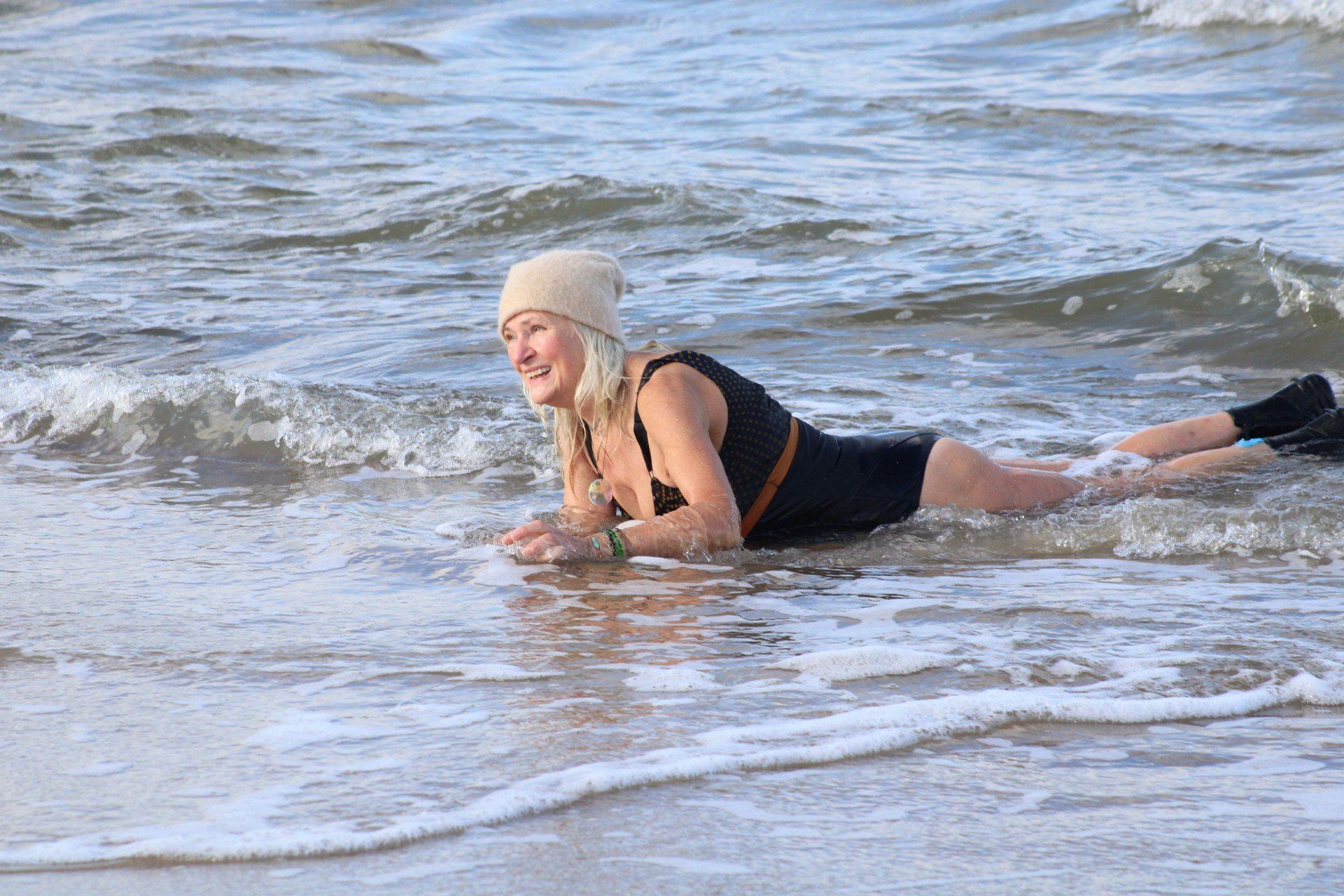 Niedzielna kąpiel morsów w Mielnie