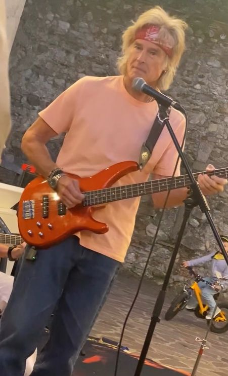 Ronn Moss jest muzykiem