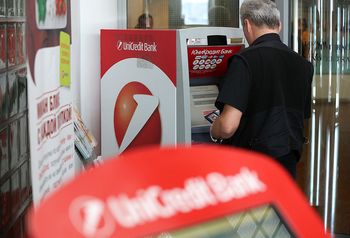 Włoski bank chce sprzedać swoje interesy w Rosji