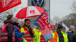 Volkswagen igra ze związkami. Właśnie wypowiedział porozumienia płacowe