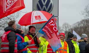 Volkswagen wypowiada układy płacowe z IG Metall. Rośnie ryzyko strajków