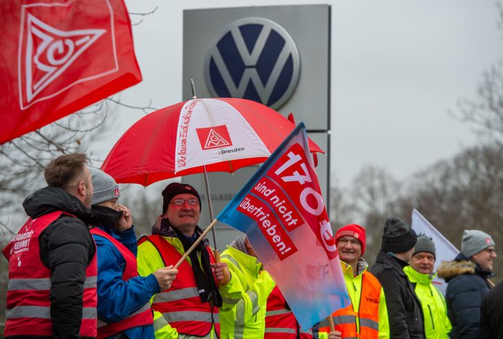 Volkswagen wypowiada układy płacowe z IG Metall. Rośnie ryzyko strajków