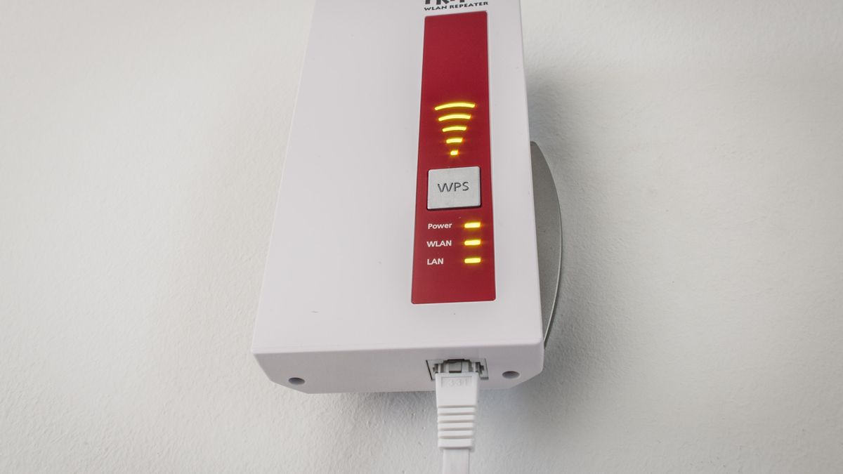AVM Fritz! WLAN Repeater 1750E – test wzmacniacza Wi-Fi ac1300 1