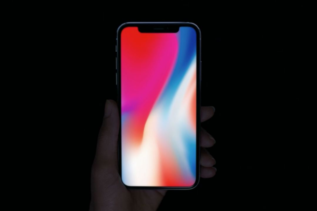 iPhone X sprawił, że prawdziwi fani Apple z zasobnymi portfelami nie są zainteresowani modelem 8