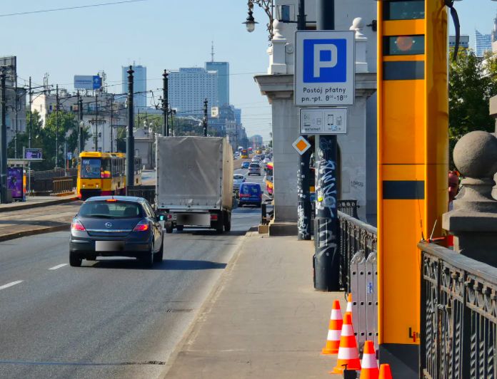Warszawa. Fotoradary z mostu Poniatowskiego włączone do systemu nadzoru nad ruchem drogowym (Źródło: Agencja Gazeta, fot: Dariusz Borowicz)
