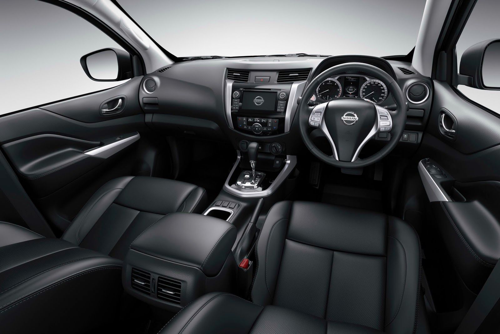 Nowy Nissan Navara - obszerna galeria producenta 43