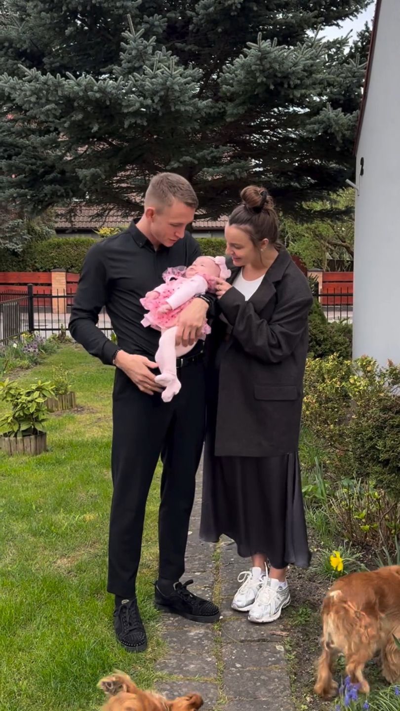 Jakub i Paulina Rzeźniczakowie z córką