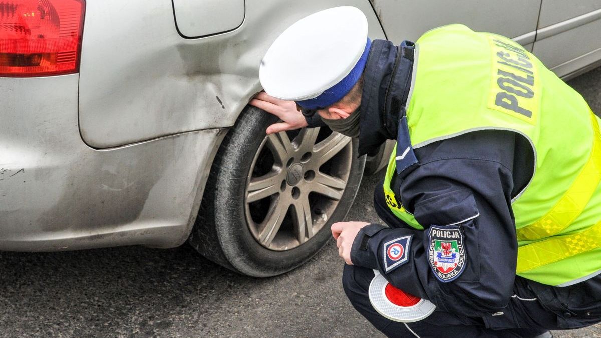 Policjant w razie nie będzie sprawdzał rodzaju opon, najwyżej ich stan techniczny. Jednak ubezpieczyciel może przyjrzeć się im wnikliwiej.