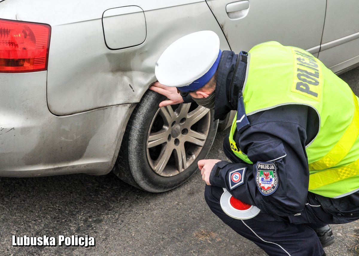 Policjant w razie nie będzie sprawdzał rodzaju opon, najwyżej ich stan techniczny. Jednak ubezpieczyciel może przyjrzeć się im wnikliwiej.