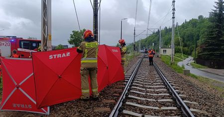 Tragedia na Podhalu. 17-latka weszła na tory. Nie przeżyła