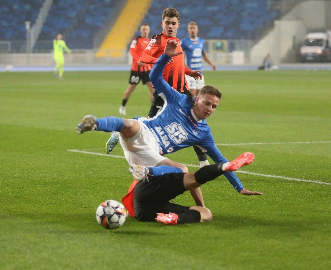 Piłkarze Ruchu rozgromili Chrobrego na Stadionie Śląskim, ale w Głogowie podzielili się z nim punktami