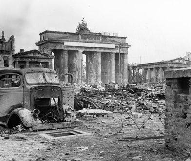 Prof. Kornat: "75 lat po zakończeniu II wojny światowej grozi nam jej banalizacja" [WYWIAD]