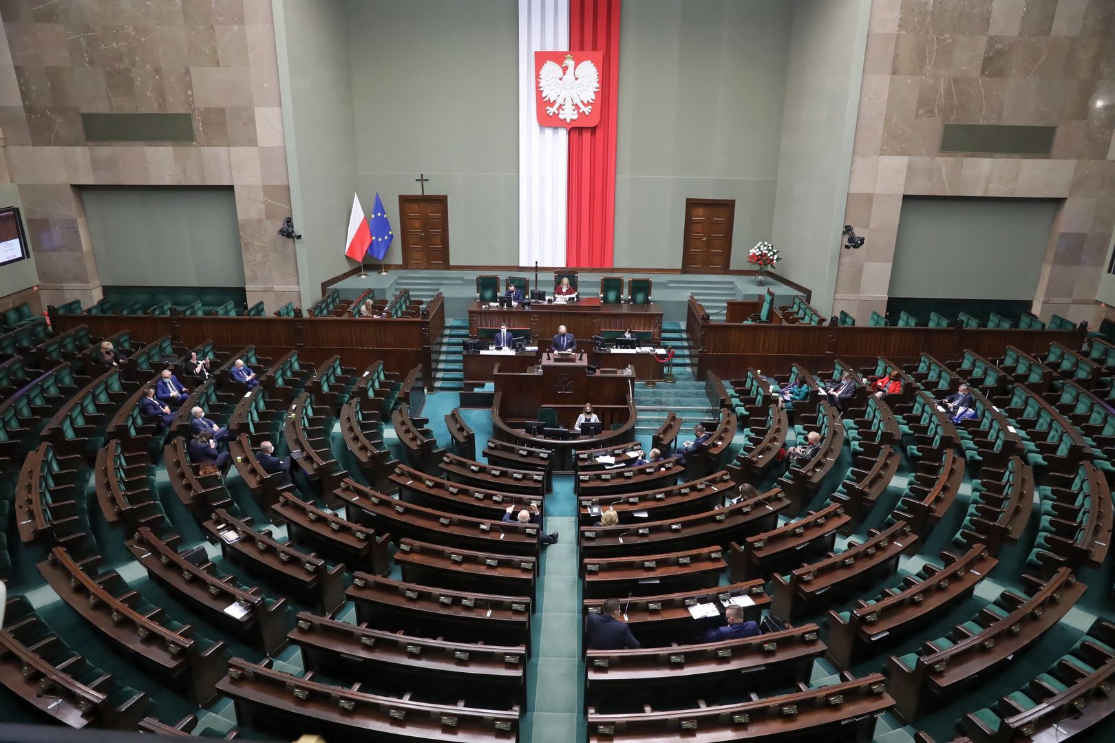 Sondaż. PiS wciąż w fotelu lidera. Pięć ugrupowań w Sejmie