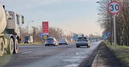 Dziś obowiązuje tu ograniczenie prędkości do 30 km/h. Od środy będzie można jechać 50/70 km/h
