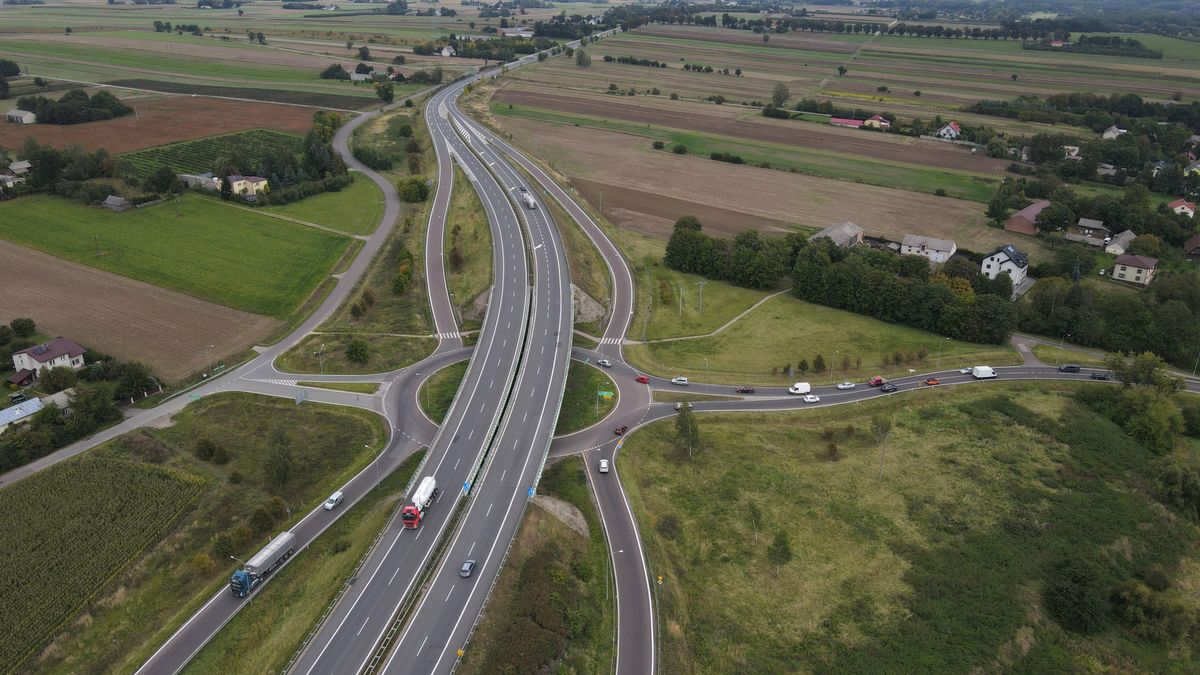 Podpisano umowy na budowę dwóch odcinków S12