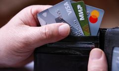 Visa i Mastercard zawieszają działalność w Rosji