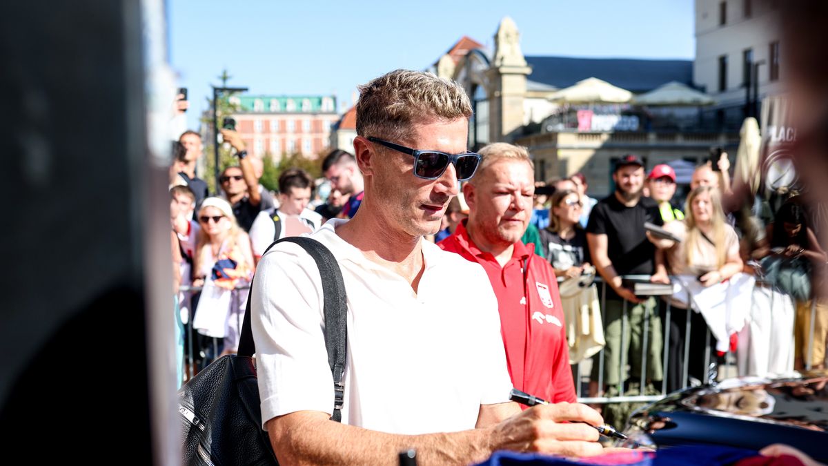 Robert Lewandowski
Micha� Meissner
Eliminacje, Katowice, Mecze eliminacyjne z Holandi� i Finlandi�, Pi�ka no�na, Polska, sport, Zgrupowanie pi�karskiej reprezntacji Polski, fani, kibice, autograf, pi�karz