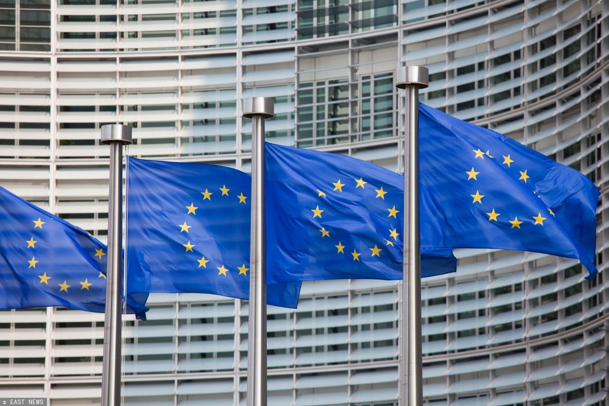Flagi przed siedzibą Komisji Europejskiej