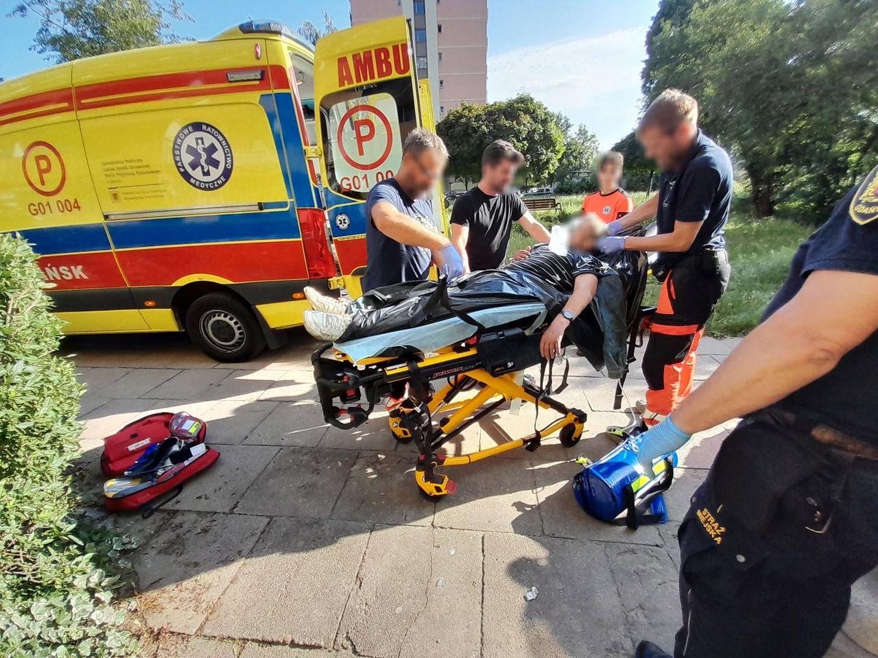 Leżał na balkonie, "pokrywały go muchy". Dramat w Gdańsku