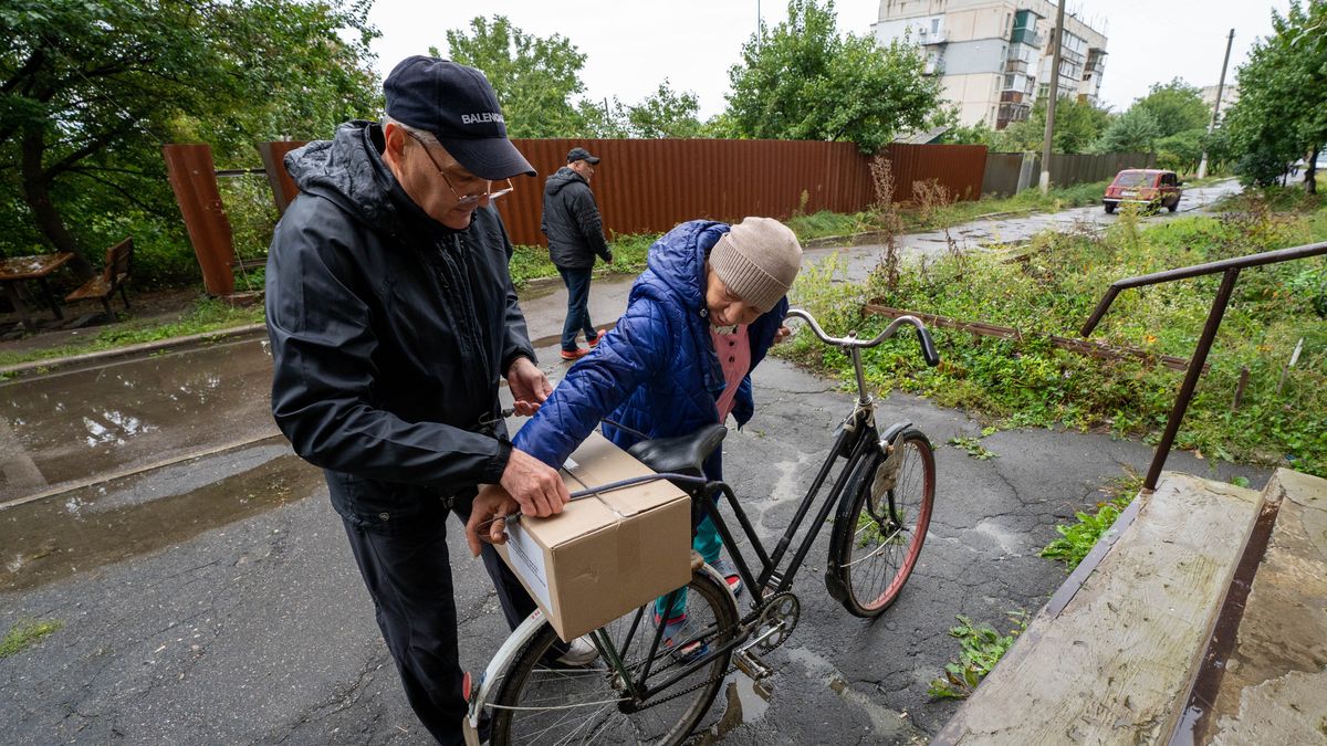 starsi ludzie
Mykola Kalyeniak
agresja Rosji, atak Rosji na Ukrain�, inwazja, inwazja rosyjska, konflikt, konflikt zbrojny, miasto, rosyjska, rosyjski, system rakietowy, sytuacja na Ukrainie, sytuacja w Ukrainie, wojna, Wojna na Ukrainie, wojna w Ukrainie, wok� Ukrainy, wyzwolone