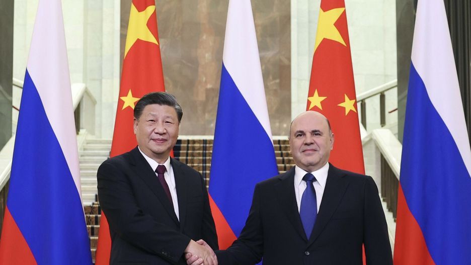 Prezydent Xi Jinping z wizyt? w Moskwie
(230321) -- MOSCOW, March 21, 2023 (Xinhua) -- Chinese President Xi Jinping meets with Russian Prime Minister Mikhail Mishustin in Moscow, Russia, March 21, 2023. (Xinhua/Ding Haitao)
Ding Haitao