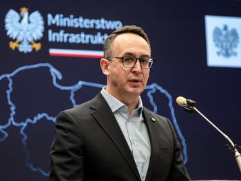 Brak paliwa lotniczego Polsce nie grozi? Minister: trzeba być o to spokojnym