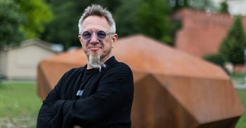 Moje miejsce w Krakowie. Alek Janicki i jego Żywioły u stóp Wawelu: sztuka jako dialog człowieka z naturą, miastem i przyszłością