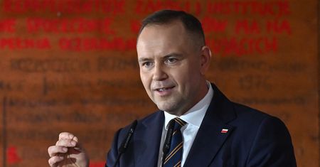 Nawrocki między wierszami uderzył w Wałęsę. "Nie możemy zapomnieć"