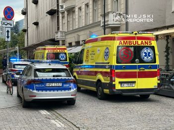 Warszawa: Tragedia w centrum. Starszy mężczyzna spadł z trzeciego piętra. 80-latek nie przeżył upadku