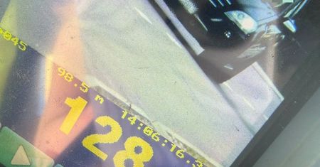 Pędził 128 km/h w terenie zabudowanym. Policja nie miała litości
