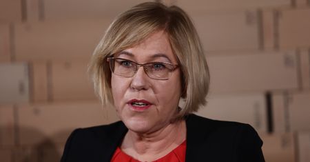 Ostro o Tusku. Kurator Nowak w rocznicę katastrofy