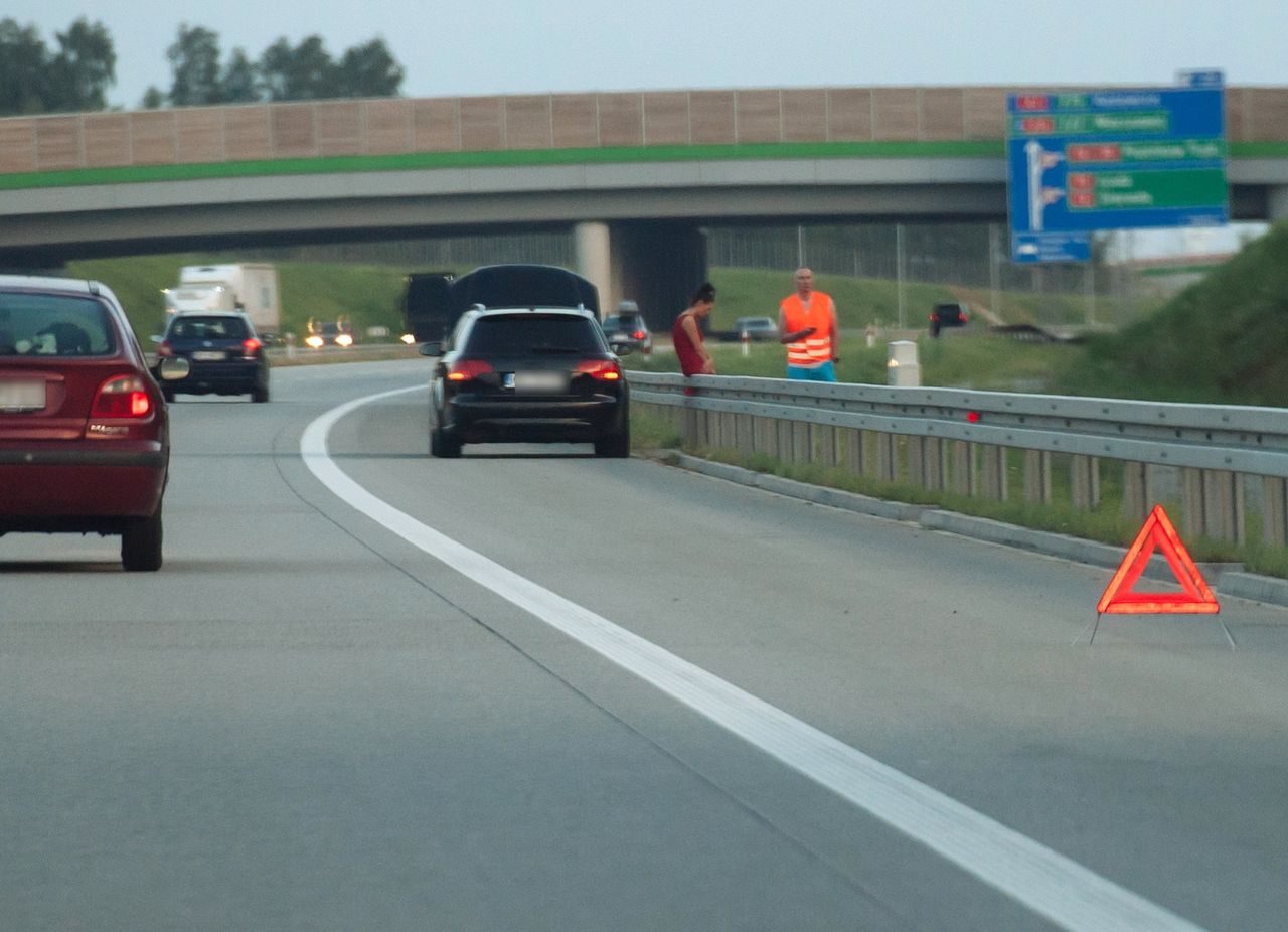 Awaria na autostradzie może być kłopotliwa i niebezpieczna