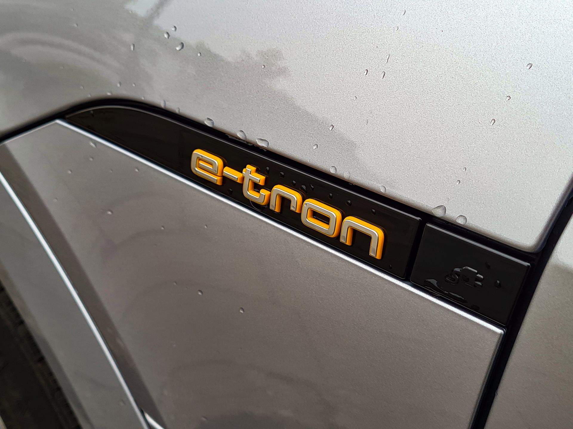 Audi e-tron Sportback: Wirtualne lusterka, Audi Charging Service, system i kamery 360 stopni z 3D 14