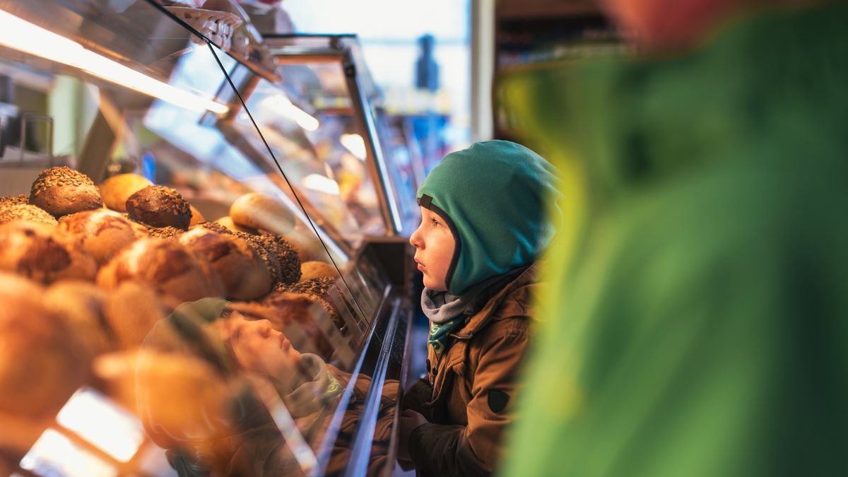 Young brothers buying bread.
Young brothers buying bread in a store.
Guido Mieth
brotherhoodtogetherness