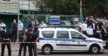 Moskwa. Agencja TASS: Wziął zakładników. Grozi, że wysadzi dom. Policja: to nieprawda