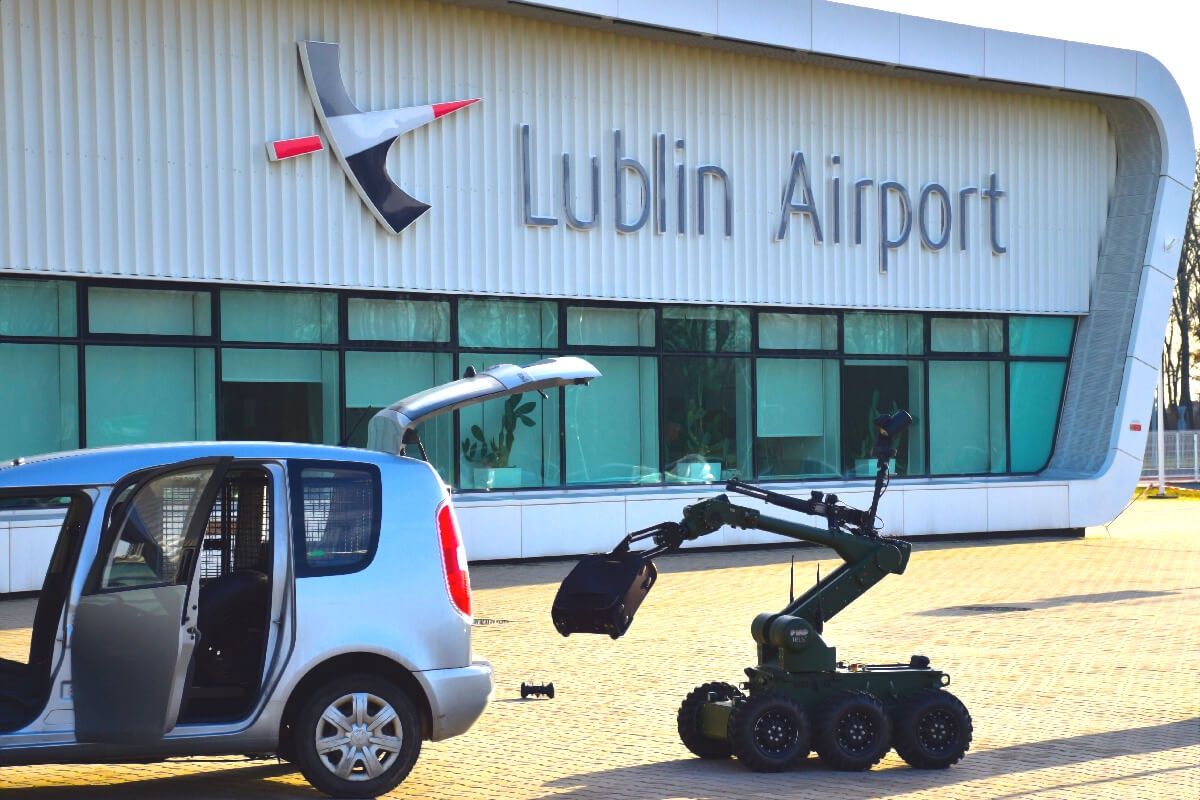 Robot saperski w akcji podczas rozminowywania