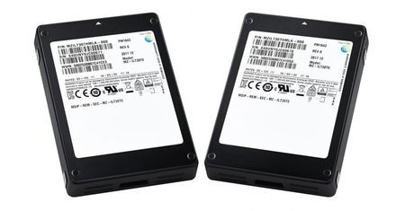 Samsung rozpoczyna masową produkcję SSD o pojemności 30 TB