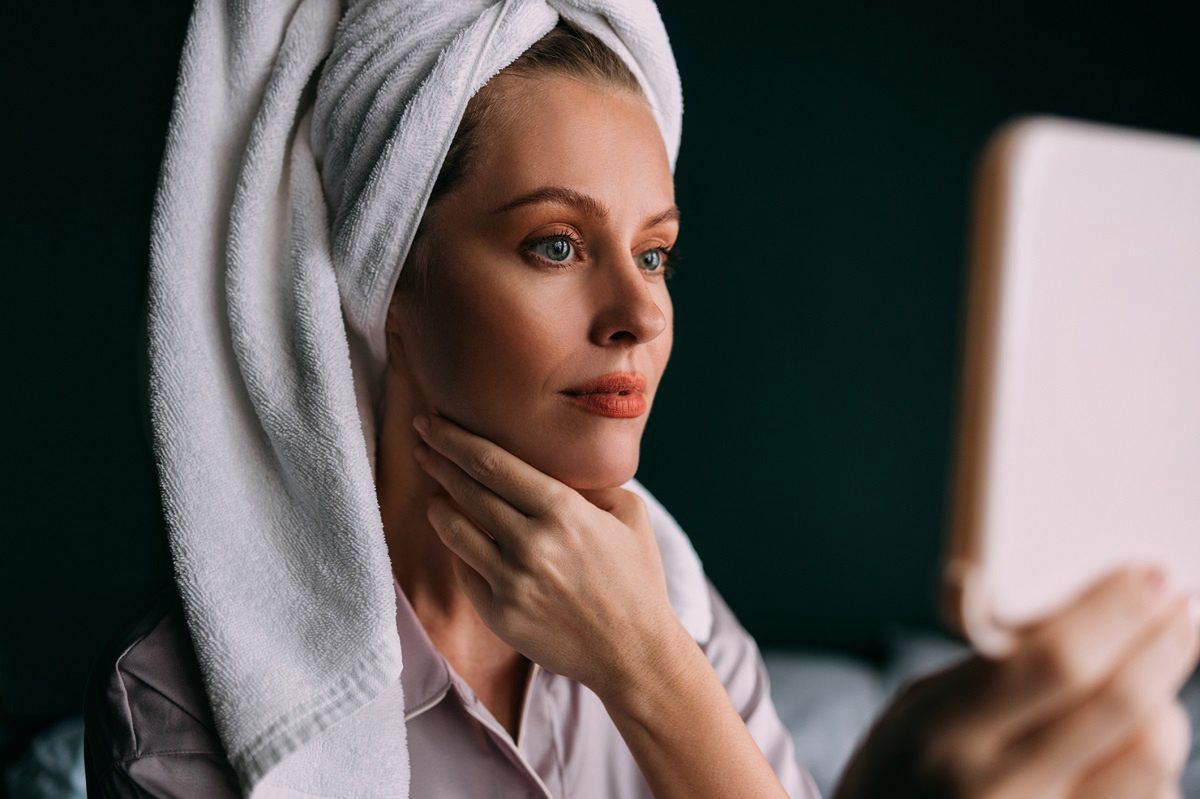 W sieci króluje nowy trend, pre-shower make-up. Malują się i wchodzą pod prysznic