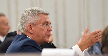Stanisław Karczewski tłumaczy się ze słów o jabłkach. "Pani to co, jakiś hejter?"