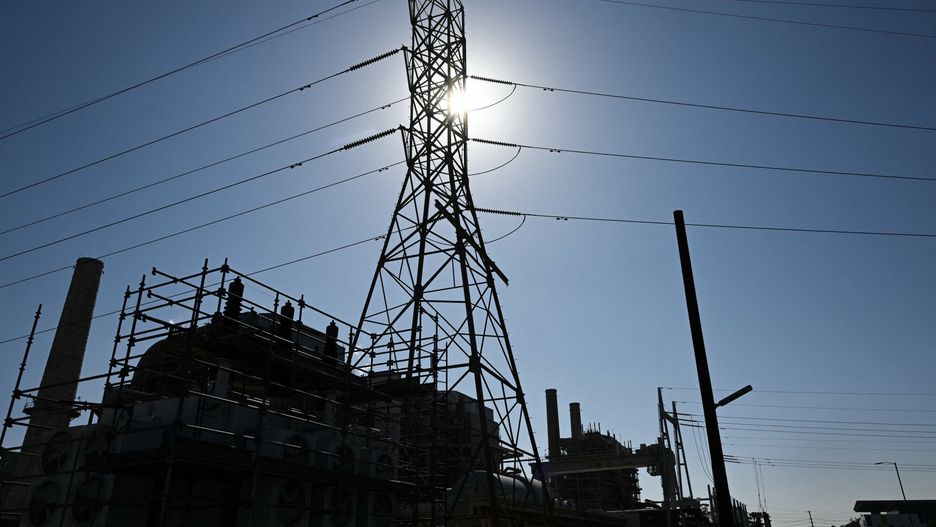 Kalifornia od kilku lat zmaga się z niedoborami energii i czasowymi blackoutami. Winduje to ceny prądu.