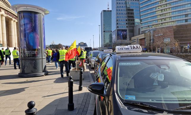 Protest taksówkarzy. "Strajkują leniwi, na taryfie wyciągam 10 tys."