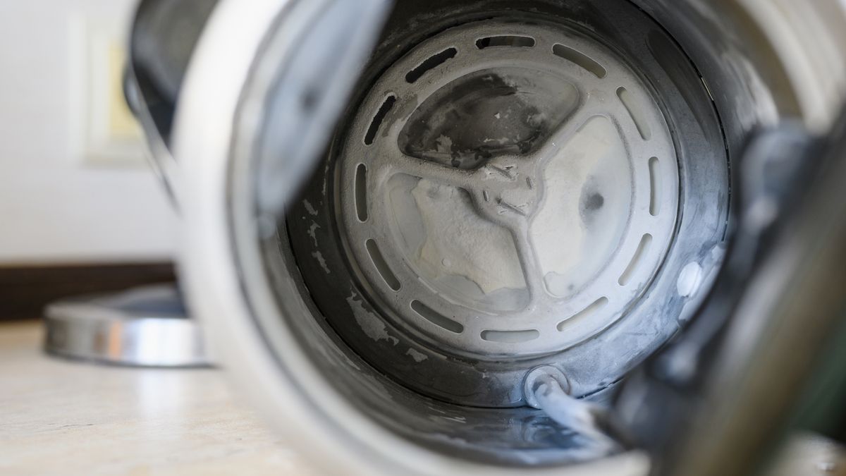 Jak usunąć osad z czajnika elektrycznego