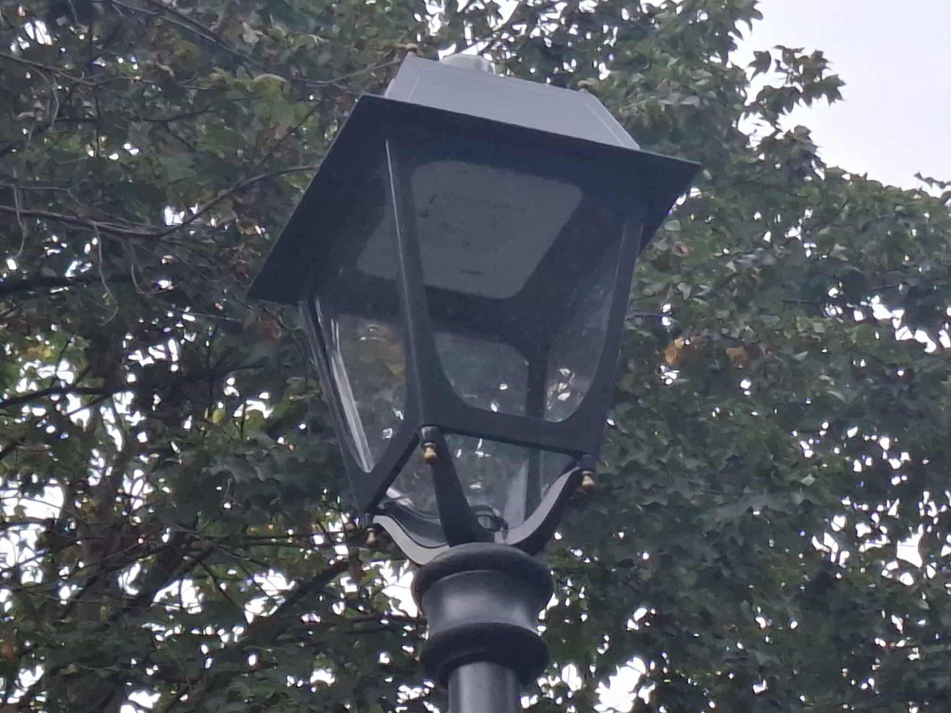 Latarnie stoją, ale są puste...