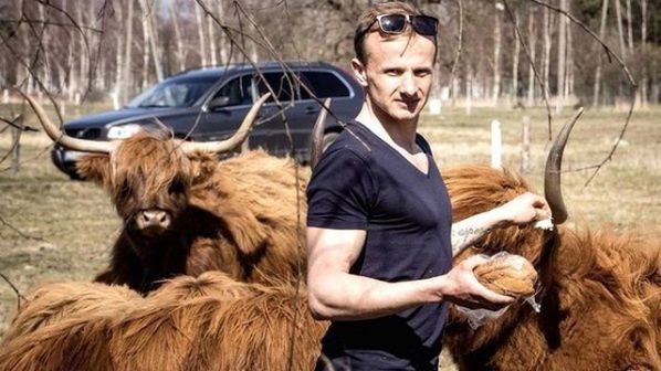 Odrzucona przez rolnika Pawła Natalia związała się z jego bratem